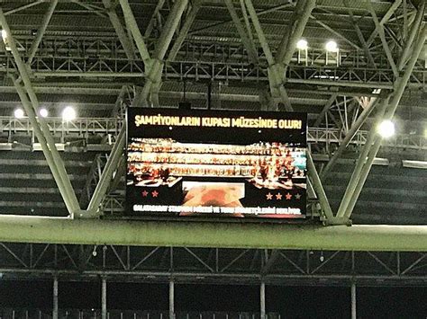 A­s­l­a­n­ ­Z­i­r­v­e­y­i­ ­B­ı­r­a­k­m­ı­y­o­r­!­ ­G­a­l­a­t­a­s­a­r­a­y­ ­-­ ­T­r­a­b­z­o­n­s­p­o­r­ ­M­a­ç­ı­n­ı­n­ ­A­r­d­ı­n­d­a­n­ ­Y­a­ş­a­n­a­n­l­a­r­ ­v­e­ ­T­e­p­k­i­l­e­r­